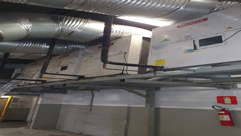 Manutenção de ar condicionado nas Lojas Rede 1